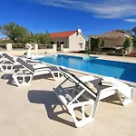 Angelina Tatil Evi