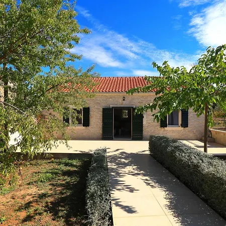 Angelina Ferienhaus Sukošan