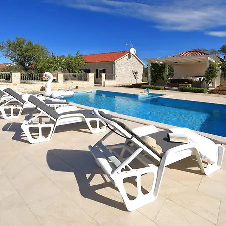 Angelina Holiday home