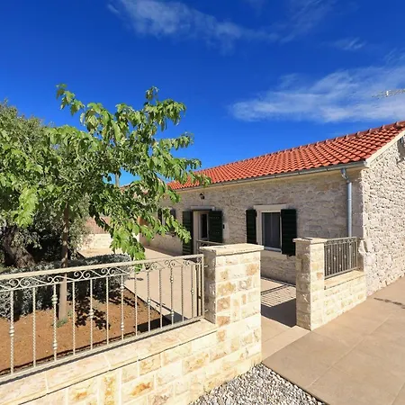 Angelina Holiday home